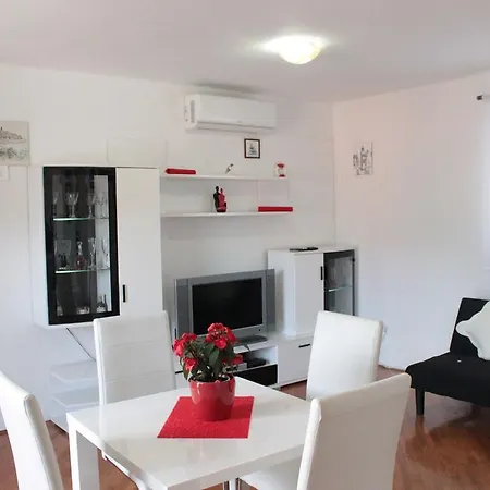 Daire Ustavdic Korčula