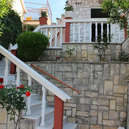 Ustavdic Apartment *