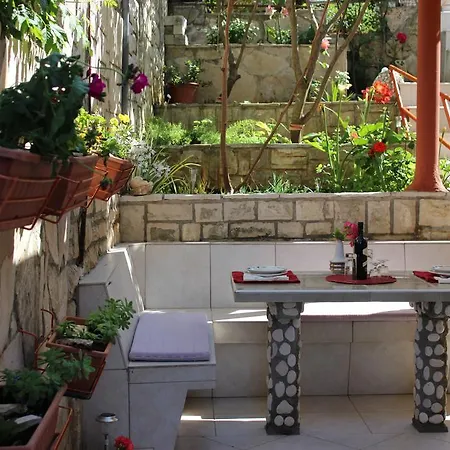 Ustavdic * Korčula