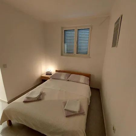 Ustavdic * Korčula