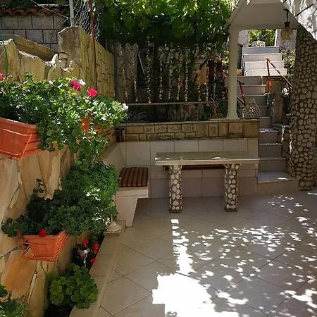 Ustavdic Apartment