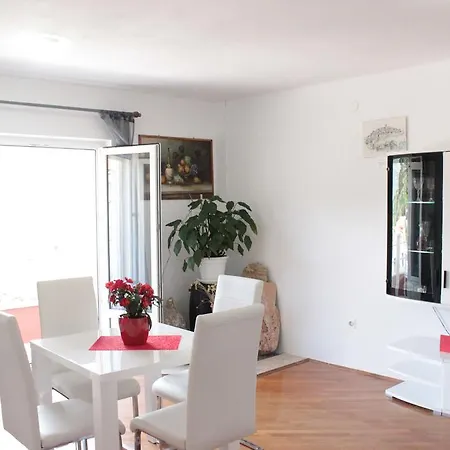 Апартаменты Ustavdic *