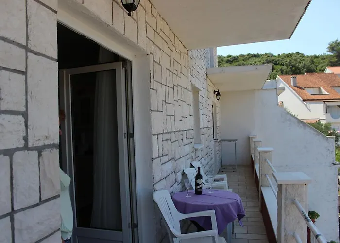 Ustavdic * קורצולה