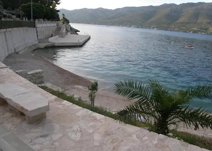 Ustavdic קורצולה