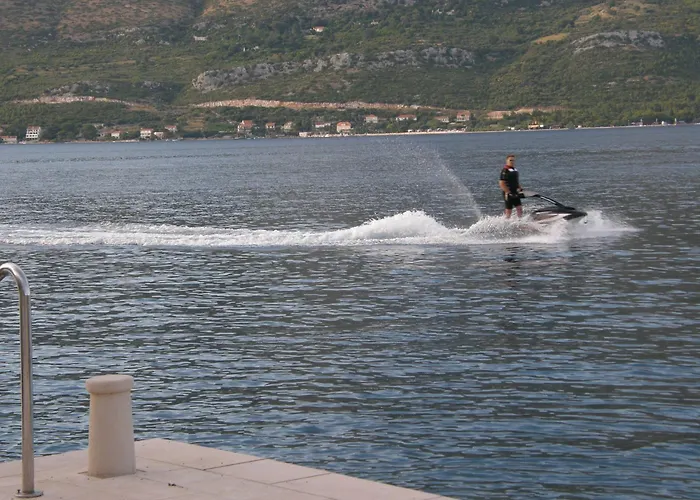 Ustavdic * קורצולה