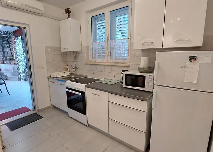 Ustavdic קורצולה