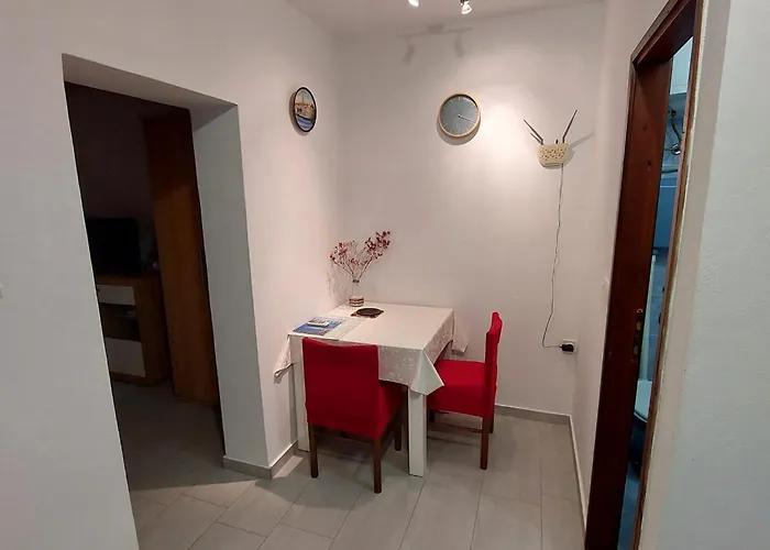 Ustavdic * קורצולה