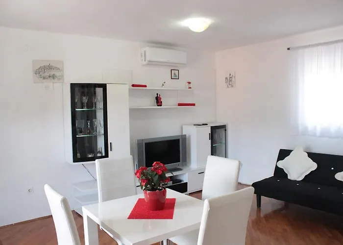 דירה Ustavdic קורצולה