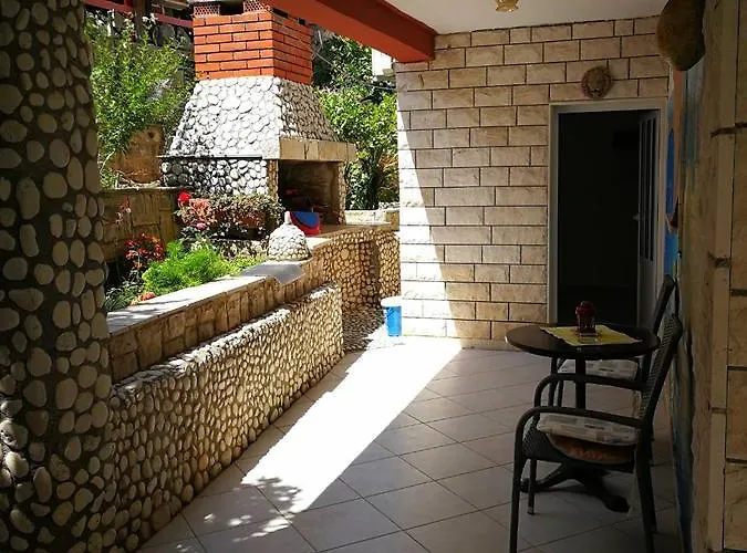 Ustavdic קורצולה